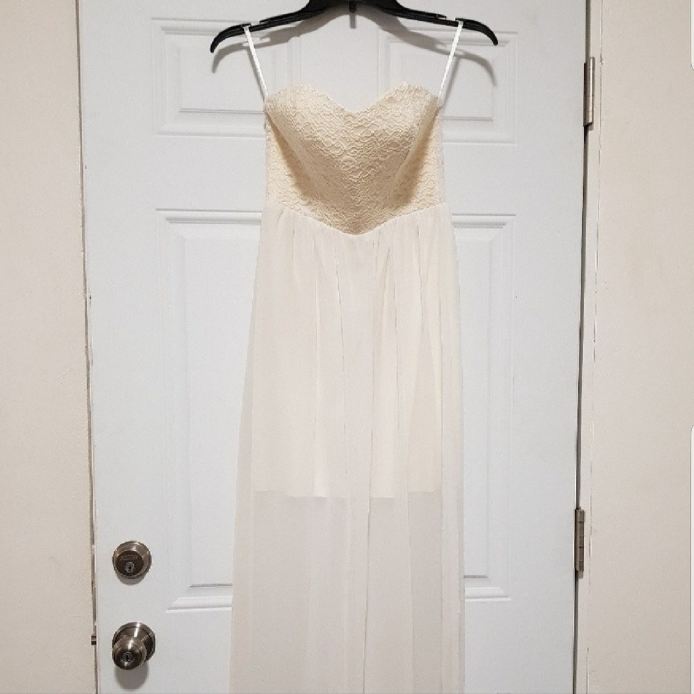 Off-White Lace Sweetheart Dress 💖